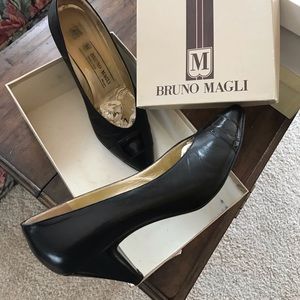 Bruno Magli women’s black pump
